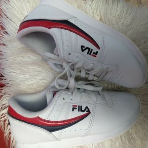 Fila kids size 5 1/2 fit size 7 woman's